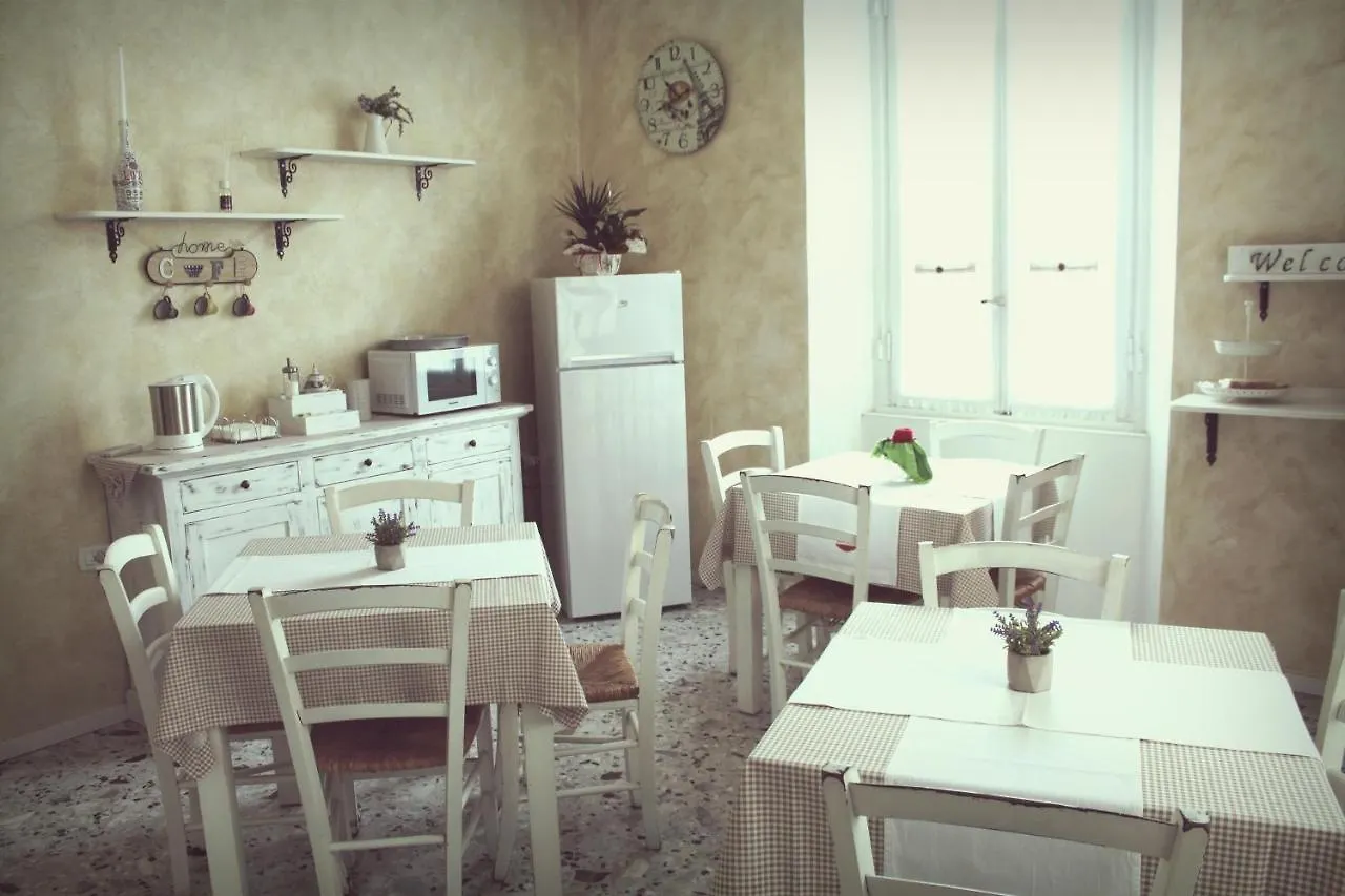B&B Red House Garlate 0*,  Italien